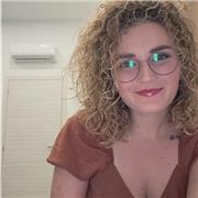 Sono una studentessa di lingua e letteratura. Sono disponibili per lezioni di inglese e portoghese